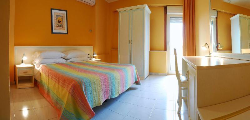 Hotel Michelangelo Teramo Bagian luar foto