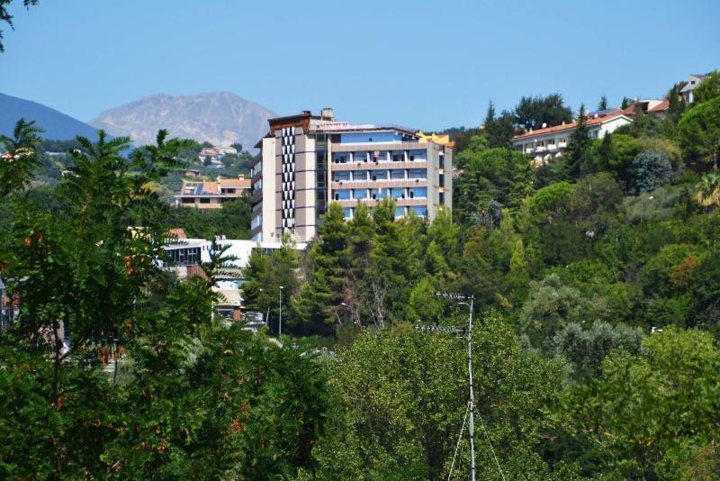 Hotel Michelangelo Teramo Bagian luar foto