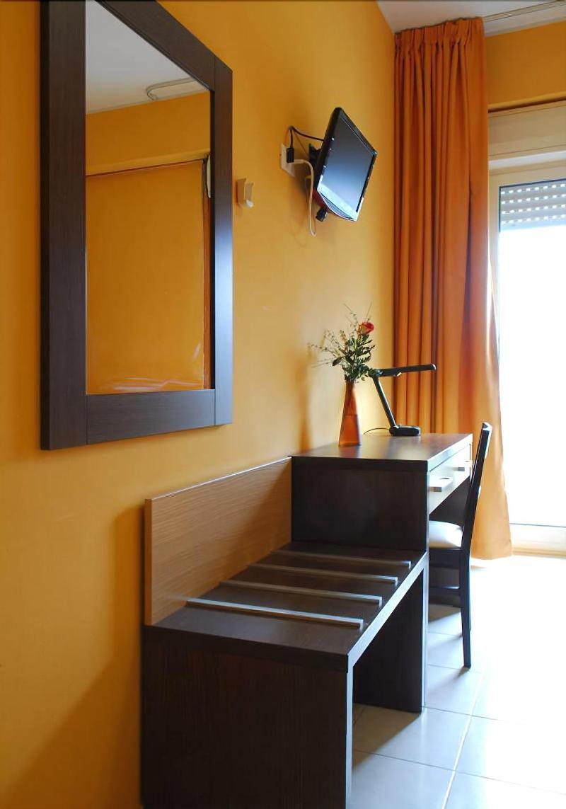 Hotel Michelangelo Teramo Bagian luar foto