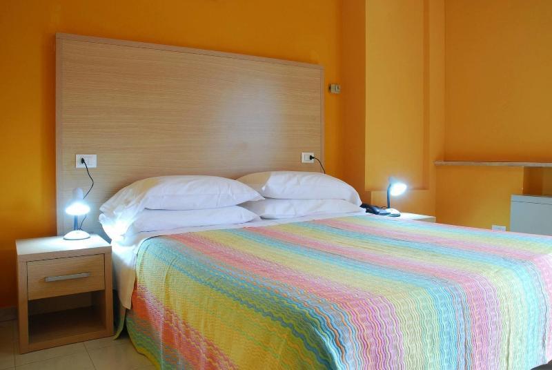 Hotel Michelangelo Teramo Bagian luar foto