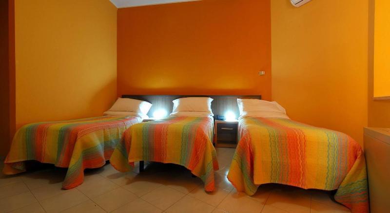 Hotel Michelangelo Teramo Bagian luar foto