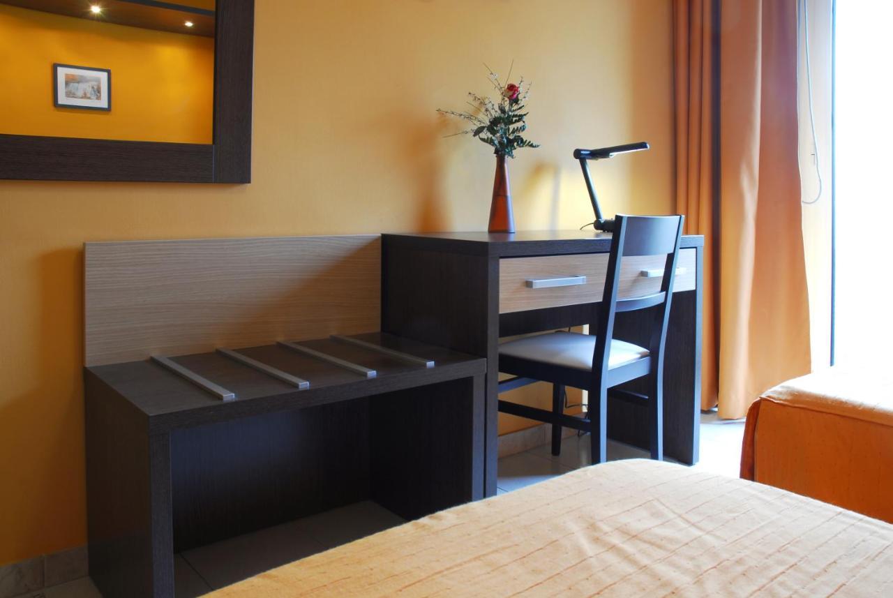 Hotel Michelangelo Teramo Bagian luar foto